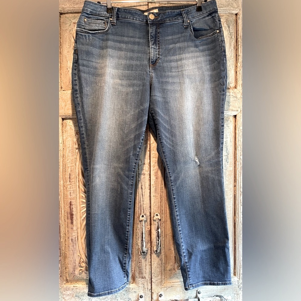 EUC Catherine High Rise Boyfriend Jean, Helped W/Medium Base Wash /20W/